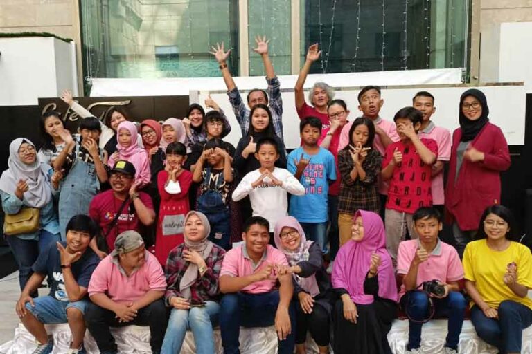 Para peserta pelatihan fotografi di Surabaya Suites Hotel