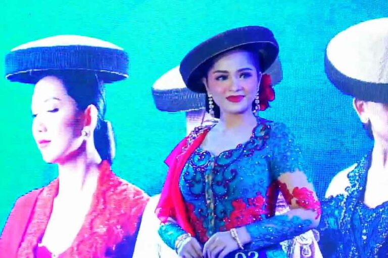 Fashion Show The Beauty Of Caping Kalo, di Kabupaten Kudus, Jawa Tengah