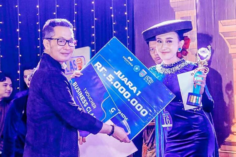 Fashion Show The Beauty Of Caping Kalo, di Kabupaten Kudus, Jawa Tengah