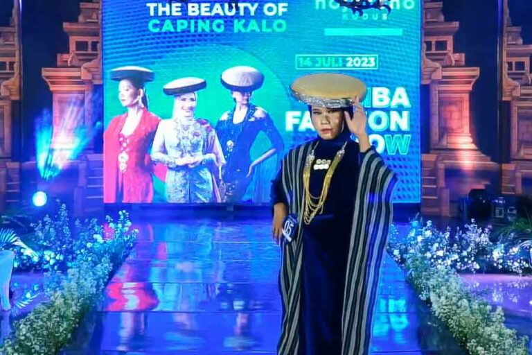 Fashion Show The Beauty Of Caping Kalo, di Kabupaten Kudus, Jawa Tengah