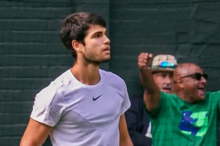 Kalahkan Novak Djokovic, Carlos Alcaraz Juara Wimbledon 2023 Carlos Alcaraz bermain penuh percaya diri