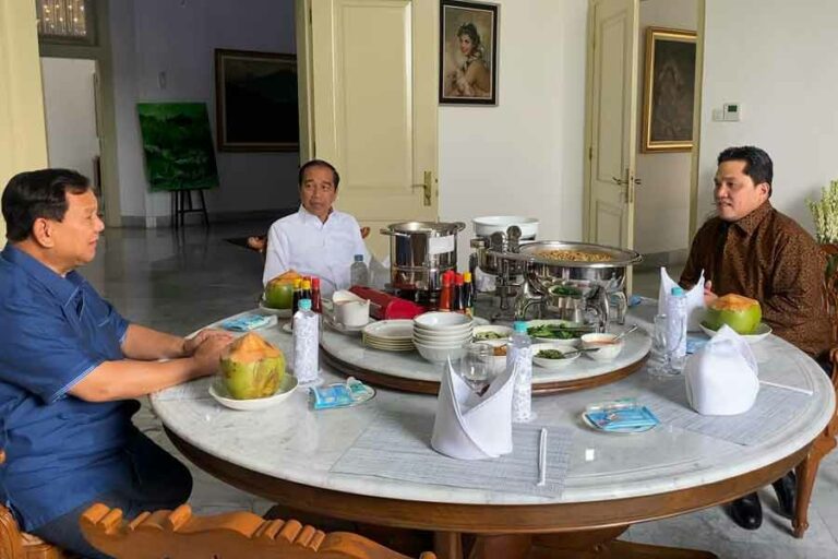 Foto yang diunggah Prabowo Subianto saat bersama Presiden Jokowi dan Erick Thohir di Istana Bogor (foto: instagram @prabowo)
