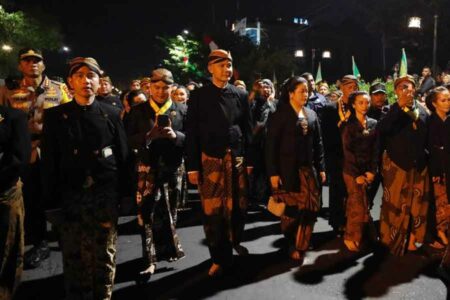Iring-iringan prosesi Kirab Pusaka Dalem Praja Mangkunegaran, Surakarta
