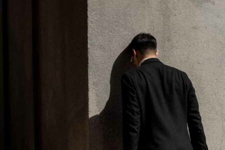 Sikap kenak-kanakan mungkin muncul begitu saja. Sebagian bisa dipahami, selebihnya cukup mengganggu (foto: Daniel Mingook Kim, unsplash)