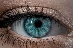 Ilustrasi softlens untuk kebutuhan kosmetik (foto: Egor Vikhrev)