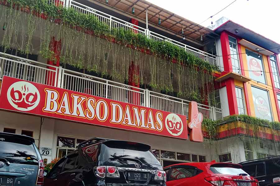 Sisi depan gerai Bakso Damas di Jl Soekarno-Hatta, Kota Malang