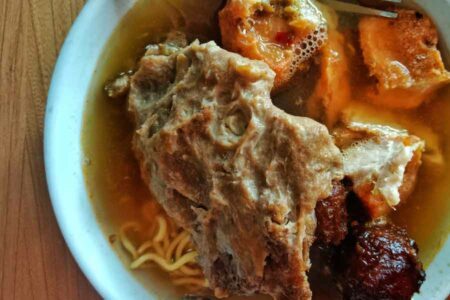 Bakso Damas, 30 tahun Sajikan Kelezatan Khas Kota Malang yang Sehat dan Halal Bakso Damas spesial dengan iga sapi