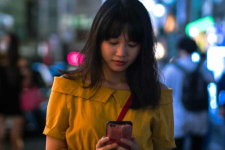 Cara Terbaru Download KTP Digital Melalui Aplikasi di Google Play Store Ilustrasi penggunaan fitur dalam aplikasi KTP digital (foto: Patrick Jadulco Tillada, pexels)