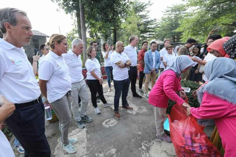 Frisian Flag Indonesia Gandeng Octopus untuk Program Pemilahan Sampah di Jakarta