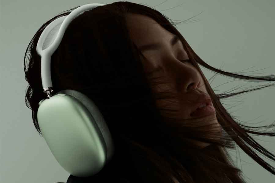 AirPods Max, headset nirkabel premium dari Apple (foto: apple.com) 