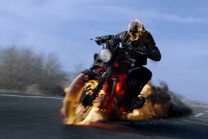 Ikon sentral Ghost Rider yang diperankan Nicolas Cage dengan dukungan efek visual