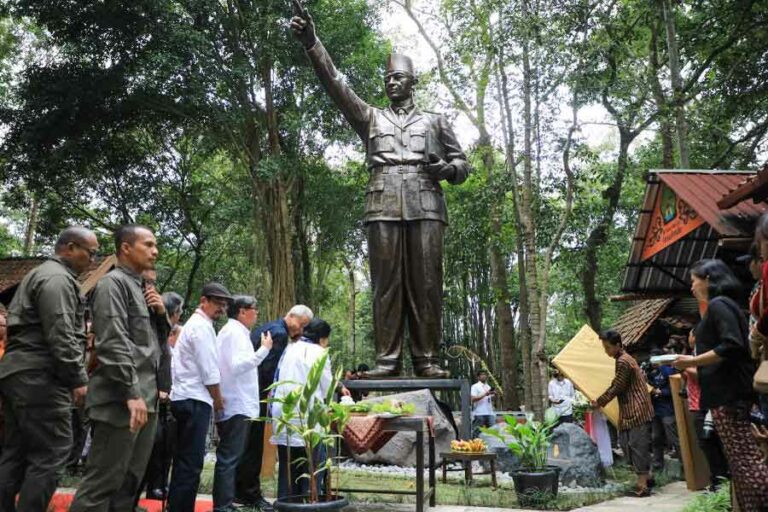 Patung Bung Karno di Omah Petroek, Sleman, Yogyakarta