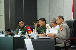 Panglima TNI dan Gubernur Kalbar Lakukan Rapat Koordinasi Evaluasi Penanggulangan Karhutla