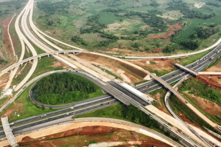 Jasa Marga memiliki beberapa proyek yang tengah berjalan yaitu, Jalan Tol Jakarta-Cikampek II Selatan, Jalan Tol Akses Patimban, Jalan Tol Yogyakarta-Bawen, Jalan Tol Solo-Yogyakarta- NYIA Kulonprogo, dan Jalan Tol Probolinggo-Banyuwangi.