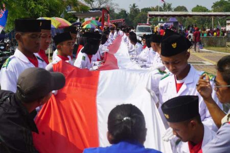 Desa Fair di Tamansari Makin Meriah, Warga Tampilkan Merah Putih Sepanjang Satu Kilometer! (foto: Dok Diskominfo Kabupaten Boyolali)