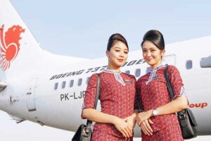 Kesempatan jadi Pramugari, Lion Group Buka Lowongan Pendidikan Gratis Dibuka 30 Agustus 2024 Ilustrasi awak Lion Air Group (foto: Dok Lion Air)