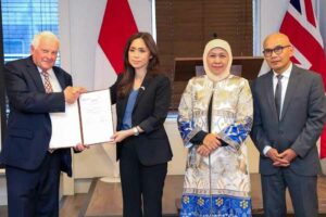 Gubernur Khofifah Sukses Tarik Minat 7 Perusahaan Inggris untuk Investasi di Jatim