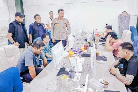 Operasi bersama penangkapan para pelaku love scamming di Kepulauan Riau (foto: Dok Humas Polri)