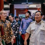 Prabowo Subianto bersama sejumlah influencer kreatif Indonesia di Jakarta