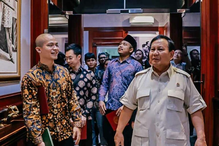 Prabowo Subianto bersama sejumlah influencer kreatif Indonesia di Jakarta