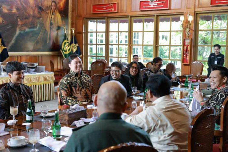 Prabowo Subianto saat bertemu dengan sejumlah influencer kreatif (pilar.id) -