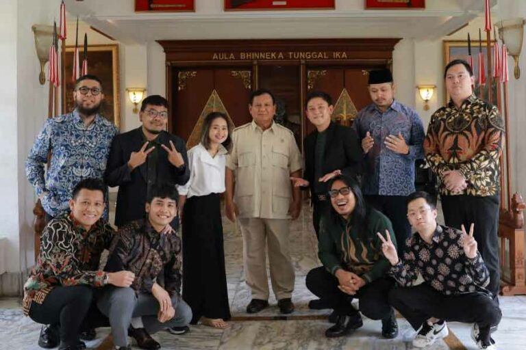 Prabowo Subianto saat bertemu dengan sejumlah influencer kreatif (pilar.id) -