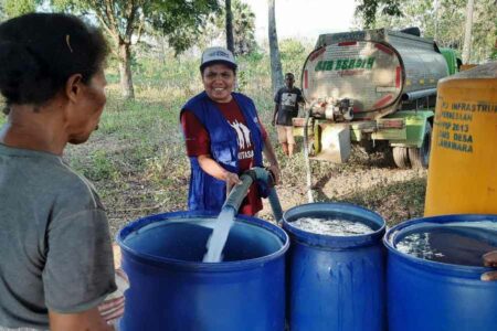 Siaga Darurat Kekeringan di NTT, Plan Indonesia Distribusikan Air Bersih