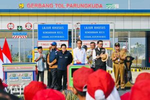 Presiden Jokowi saat meresmikan Jalan Tol Ciawi-Sukabumi ruas Cigombong-Cibadak di Gerbang Tol Parungkuda, Kabupaten Sukabumi, Jawa Barat (foto: Dok BPMI Setpres)