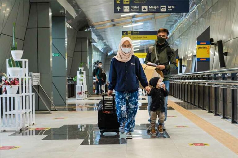 PT KAI Berlakukan Aturan Baru untuk Penumpang yang Melebihi Relasi Tiket Pengguna jasa layanan kereta api PT KAI