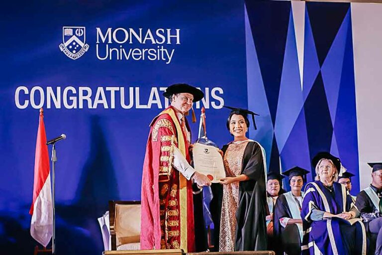 Wisuda perdana Monash University di Hotel Fairmont, Jakarta