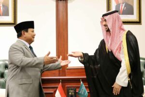 Prabowo Subianto saat bertemu Menhan Arab Saudi Pangeran Khalid Bin Salman