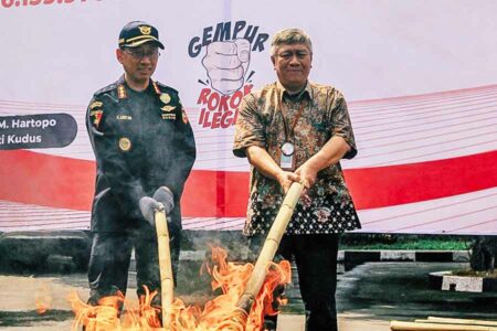 Pemusnahan rokok ilegal Bea Cukai Kudus