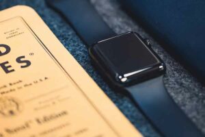 5 Smartwatch Terbaik 2023: Mana yang Paling Cocok Untukmu? Ilustrasi smartwatch (foto: Ash Edmonds, unsplash)