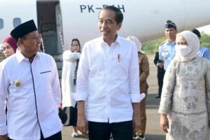 Kunjungan Kerja ke Pekalongan, Presiden Jokowi Akan Buka Muktamar Sufi Internasional 2023 Presiden Joko Widodo saat melakukan kunjungan kerja ke Kota Pekalongan, Provinsi Jawa Tengah (foto: Dok BPMI Setpres)