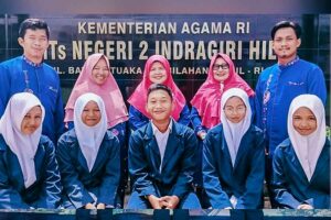 Tim MTsN 2 Indragiri Hilir Riau yang berlaga di Olimpiade Sains Nasional 2023.