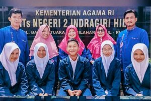 Menang di Tingkat Provinsi, Empat Siswa MTsN 2 Inhil Melangkah ke Olimpiade Sains Nasional 2023 Tim MTsN 2 Indragiri Hilir Riau yang berlaga di Olimpiade Sains Nasional 2023.