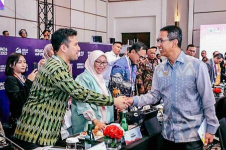 Emil Dardak saat bertemu Penjabat (Pj) Gubernur DKI Jakarta Heru Budi Hartono