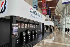 Bridgestone Indonesia Pamerkan Produk Unggulan dan Sejarah Ban Ikonik di GIIAS 2023 Selain menampilkan jajaran produk ban terbaiknya, Bridgestone juga menghadirkan beberapa Heritage Tires.