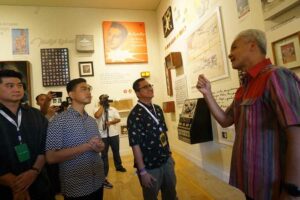 Ganjar dan Gibran saat mengunjungi Lokananta, studio rekaman legendaris di Surakarta