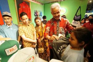 Gubernur Ganjar Pranowo saat menghadiri puncak Hari UMKM 2023 di Pamedan Puro Mangkunegaran, Surakarta