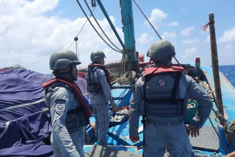 Penangkapan kapal ikan asing berbendera Vietnam di Laut Natuna Utara (foto: Humas Bakamla RI)