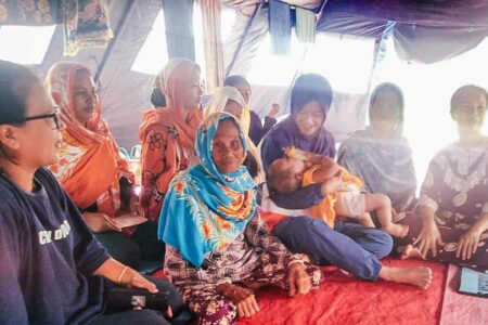 Warga terdampak banjir Kabupaten Nunukan, Kalimantan Utara, di tenda pengungsian