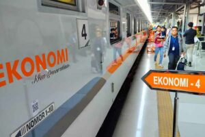 Kereta Ekonomi New Generation Resmi Beroperasi di KA Jayabaya Kereta Ekonomi New Generation. Tahap awal, kereta ini akan dioperasikan pada KA Jayabaya relasi Pasarsenen - Malang pp.
