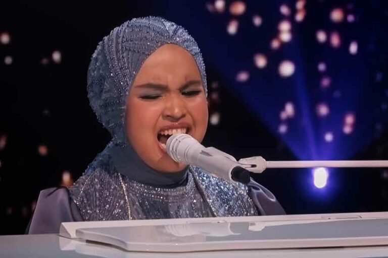 Putri Ariani Tempati Posisi Keempat di America’s Got Talent 2023 Penampilan memukau Putri Ariani di America's Got Talent 2023, saat membawakan Don't Let The Sun Go Down On Me yang dipopulerkan Elton John (foto: Youtube @AGT)