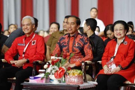 Ganjar Pranowo, Presiden RI Joko Widodo, dan Ketua Umum PDI Perjuangan Megawati