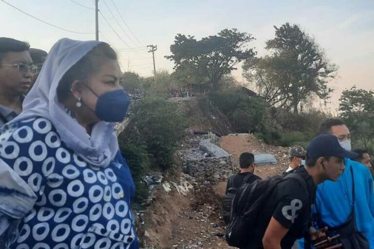 Wali Kota Semarang Hevearita Gunaryanti Rahayu saat meninjau lokasi kebakaran TPA Jatibarang (foto: Dok Humas Kota Semarang)