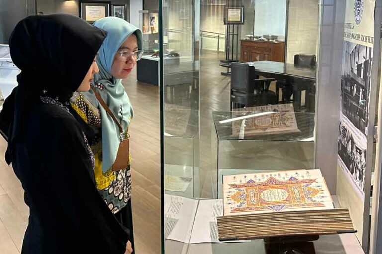 Pameran manuskrip kuno di Gedung Merah Putih, Balai Pemuda, Surabaya (foto: Dok Disperpusip Jatim)