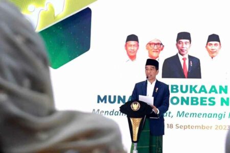 Presiden Jokowi saat membuka Musyawarah Nasional Alim Ulama dan Konferensi Besar Nahdlatul Ulama (NU) 1445 H di Pondok Pesantren Al-Hamid, Jakarta (foto: Dok BPMI Setpres)