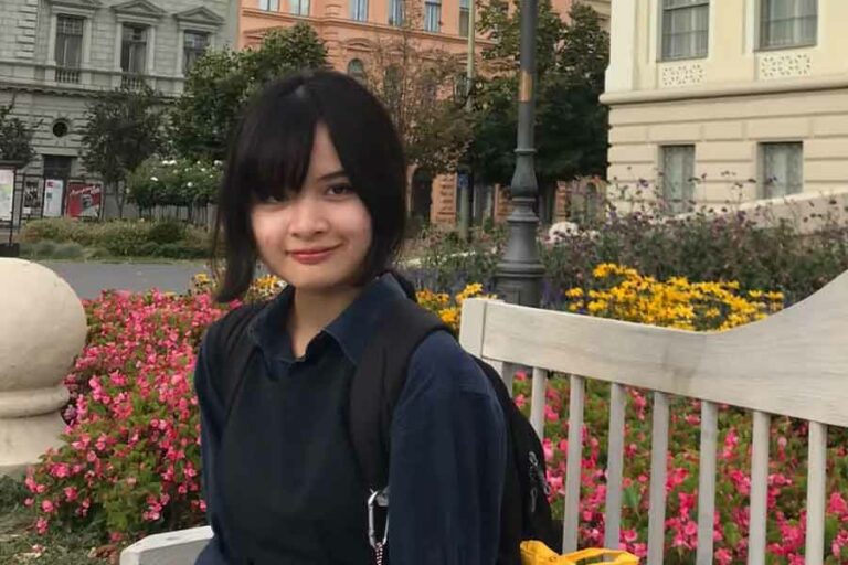 Aya Hariri, mahasiswa Fakultas Ilmu Budaya (FIB), Universitas Airlangga (UNAIR).
