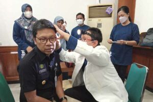 Giat pemeriksaan dan pembersihan telinga bagi ASN di lingkup Pemkot Yogyakarta (foto: Dok Humas Pemkot Yogyakarta)